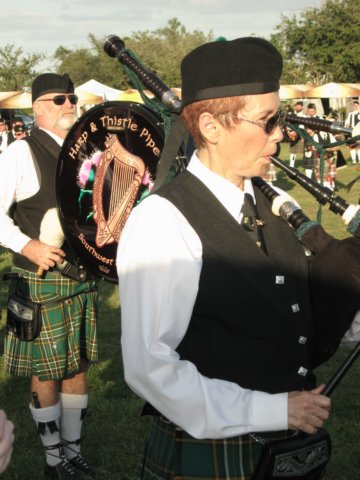 janetplaysbagpipesinftlauderdaleflhighlandgamesjan20083.jpg