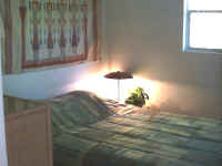 bed.jpg (40830 bytes)