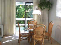 dine.jpg (66306 bytes)